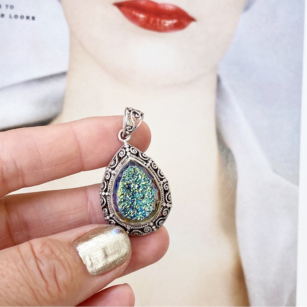 Sterling silver ‘Sajen’ pendant with aurora borealis druzy quartz.